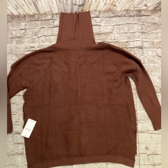 NWT Drrita medium, brown turtle neck, long sleeve, oversized knit sweater. M. - Picture 8 of 9